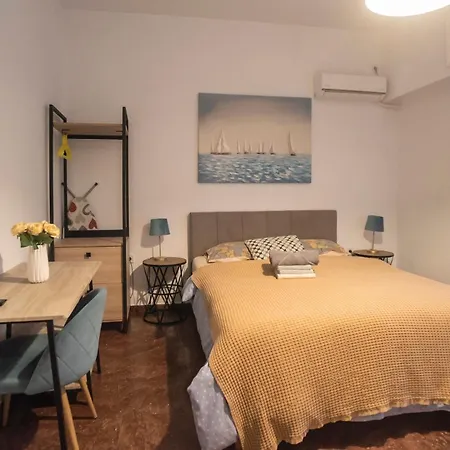 Explore Greece From Lovely Centre Apartment