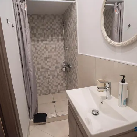 Explore Greece From Lovely Centre Apartment Chalkida
